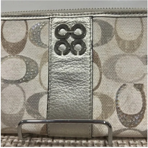 Euc RARE Coach Julia White Beige Gray Sequined Zippy Wristlet Wallet 47492 - Picture 2 of 10